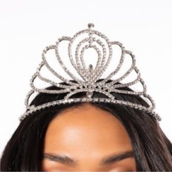 Callie Lotus: Rhinestone Flower Crown Bling Tiara in Silver - Picture 3 of 5